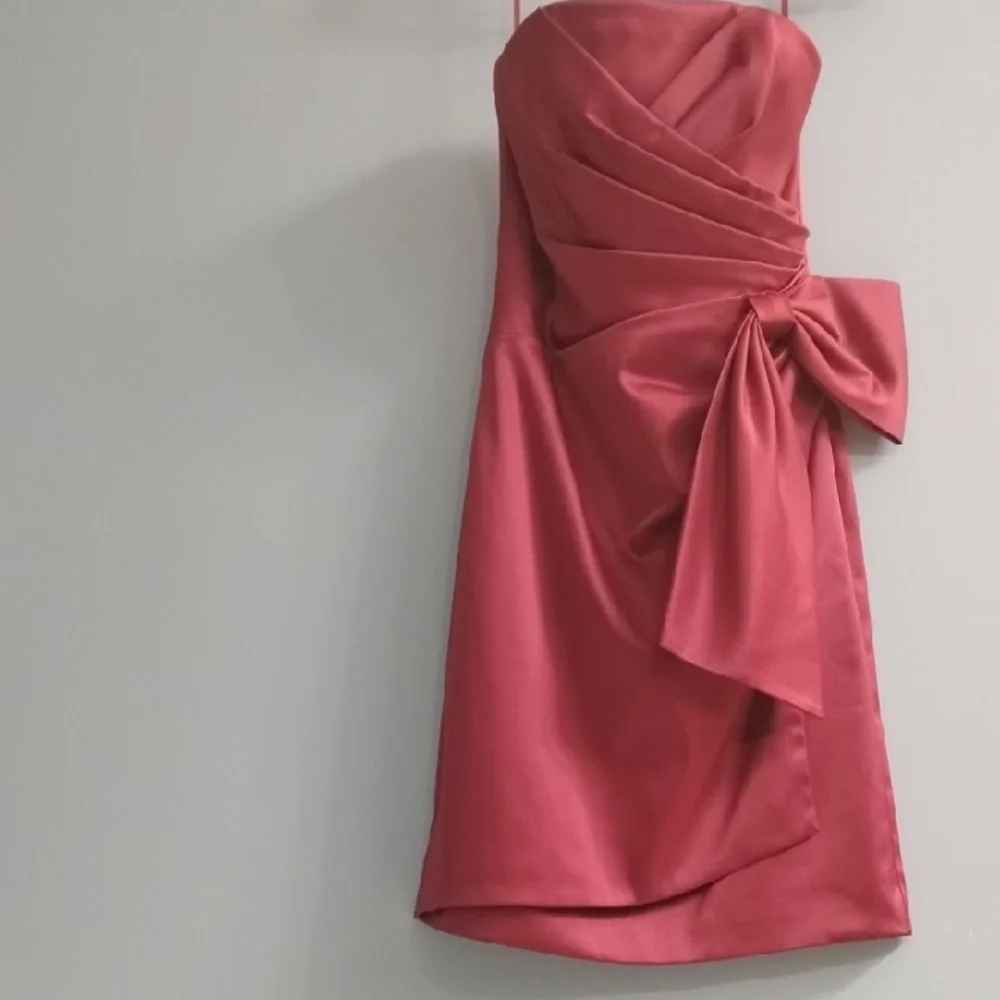 🌹White House Black Market Strapless Satin Dress in Deep Rose Color Size 0 - Picture 1 of 6